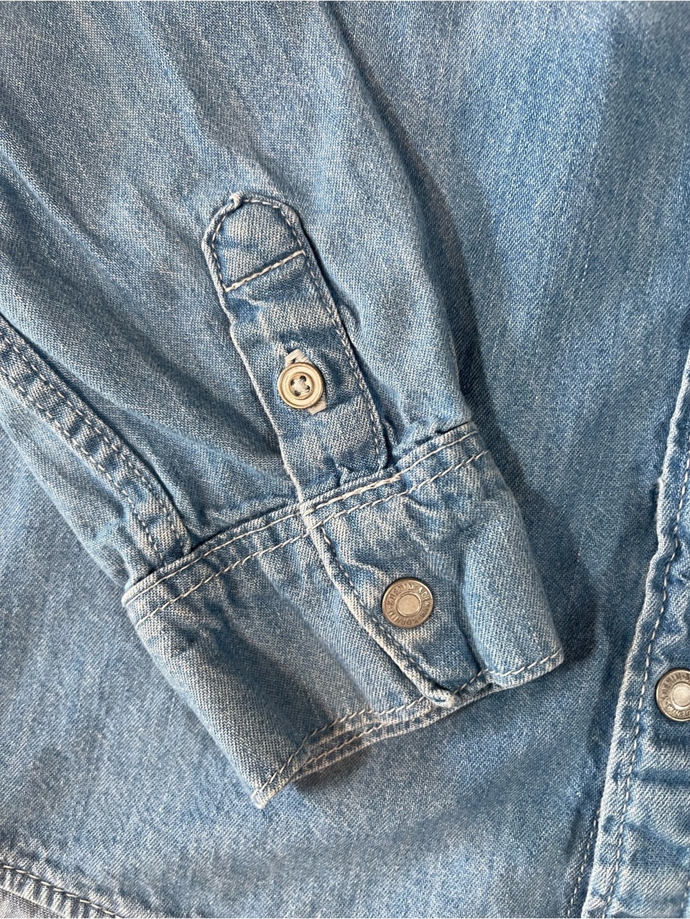 H&M Girl’s Light Blue Denim Button-Down Shirt with Snaps Double Pocket - Picture 4 of 8